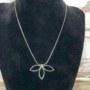 18k Italian white gold necklace.​